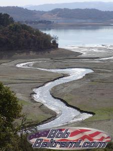 The river creeps into the lake